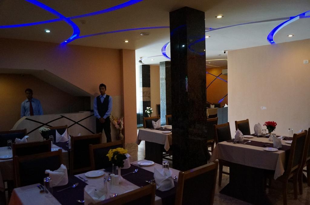 Collection O Hotel Highway Palace Guwahati Dış mekan fotoğraf